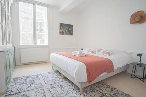 Elegant & Spacious Apartment - Steps from Cathedral