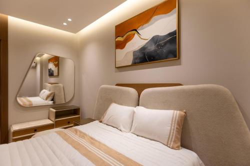 a bedroom with a bed and a large mirror at شقه فندقيه راقيه مدينه نصر عباس العقاد شارع عمر زعفان in Cairo