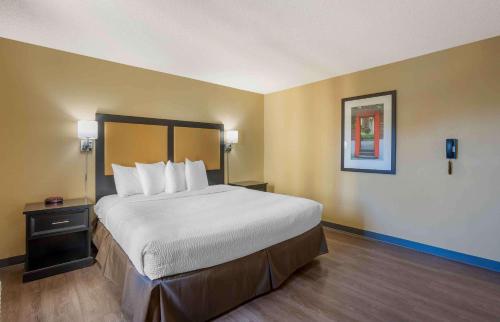 Letto o letti in una camera di Extended Stay America Suites - Portland - Beaverton Hillsboro - Eider Ct
