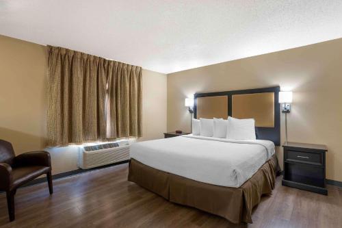 Letto o letti in una camera di Extended Stay America Suites - Portland - Beaverton Hillsboro - Eider Ct