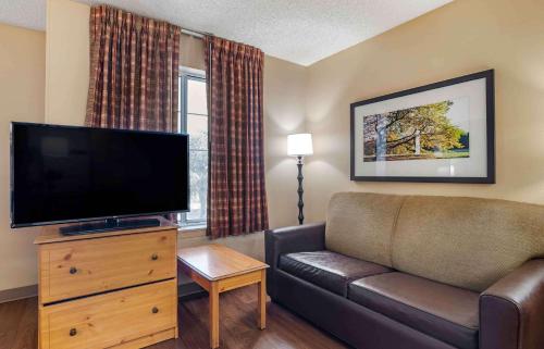a living room with a couch and a flat screen tv at Extended Stay America Suites - Los Angeles - Monrovia in Monrovia