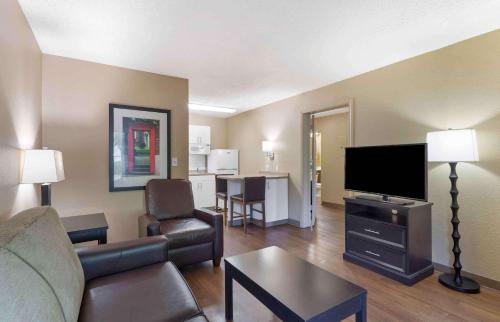 a living room with a couch and a flat screen tv at Extended Stay America Suites - Fort Worth - Medical Center in Fort Worth