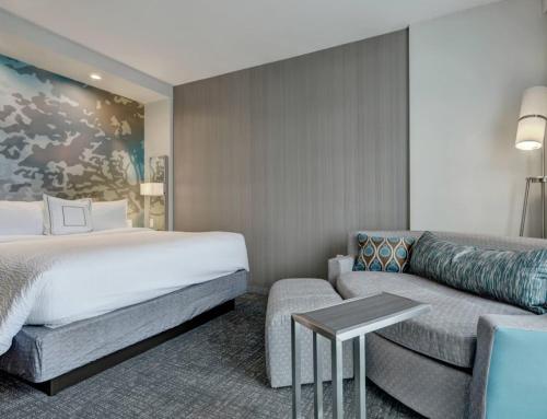 Postel nebo postele na pokoji v ubytování Courtyard by Marriott Deptford