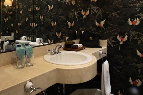 a bathroom with a sink and a flower wallpaper at Hotel Caribe by Faranda Grand, a member of Radisson Individuals in Cartagena de Indias