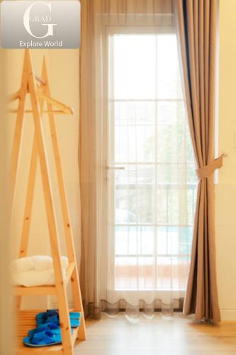 a room with a ladder in front of a window at Hoang Yen Villa & Coffee in Da Lat