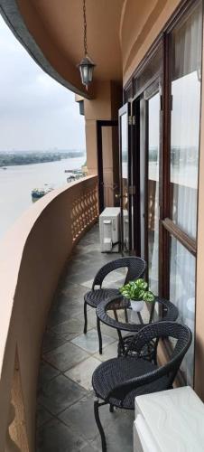 Balkón nebo terasa v ubytování Riverbank Suites - River View Level 11, Sleeps 7