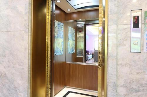 a hallway with a gold door with a mirror at Island on the Sea in Kenting