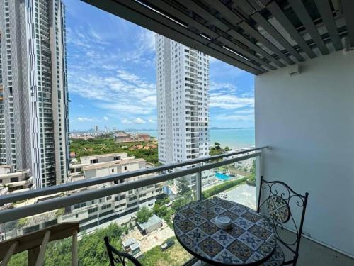 Μπαλκόνι ή βεράντα στο Luxury Seaview Condo