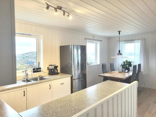 Kuchyň nebo kuchyňský kout v ubytování Stor hytte med fantastisk utsikt