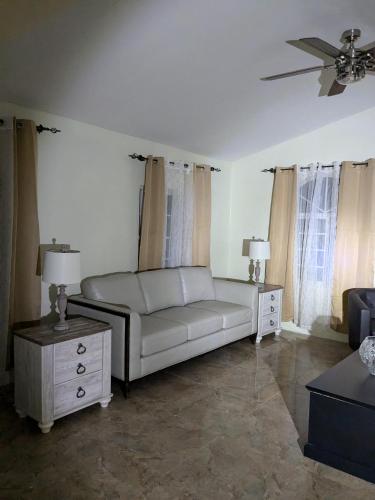 Ένα ή περισσότερα κρεβάτια σε δωμάτιο στο Bridgeview Arcadia Three