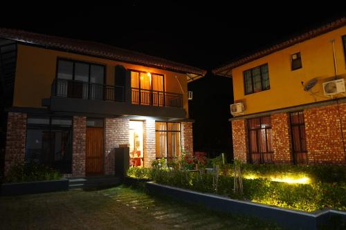a house at night with lights in the yard at Casa Del Rio in Raichak
