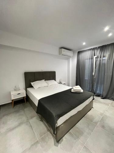 Modern Apartment with Courtyard - 2' from Metro