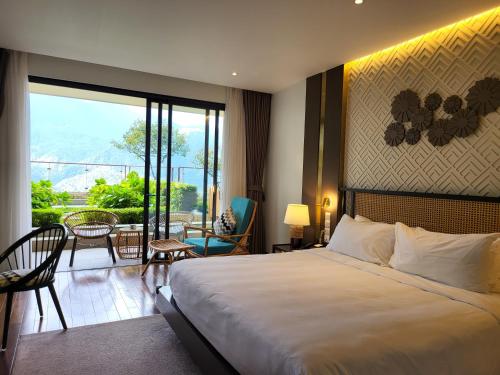 Ένα ή περισσότερα κρεβάτια σε δωμάτιο στο KK Sapa Hotel