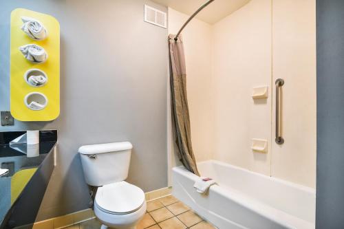 a bathroom with a toilet and a shower at OYO Townhouse Inn Jacksonville near Little Rock Air Force Base in Jacksonville