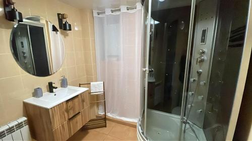 a bathroom with a shower and a sink and a mirror at Dom Na Widoku w górach Szczyrk in Szczyrk