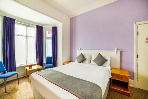 Кровать или кровати в номере Marina Hotel