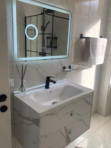 Bilik mandi di Vila Leon private