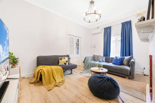 Χώρος καθιστικού στο Spacious 4BR Straithfield house close 2 airport city