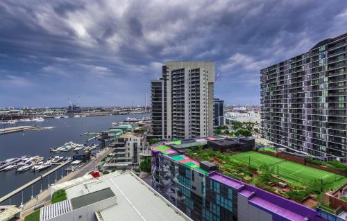 Pemandangan umum bagi Melbourne atau pemandangan bandar yang diambil dari aparthotel ini