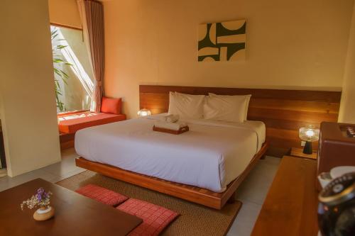 a bedroom with a large white bed and a desk at Mamori House at Kohlarn in Ko Larn