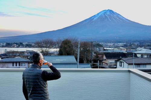 Nespecifikovaný výhled na hory nebo výhled na hory při pohledu z vily