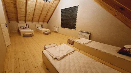 Postel nebo postele na pokoji v ubytování A frame house
