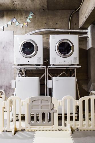 two washing machines and chairs in a room at 伊豆の情景 Izu Nostalgia in Ito