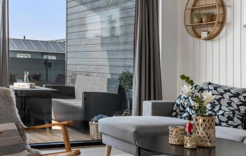 Χώρος καθιστικού στο Beautiful Home In Løkken With Wifi