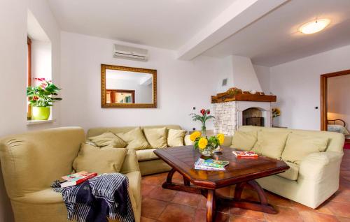 Gorgeous Home In Labin