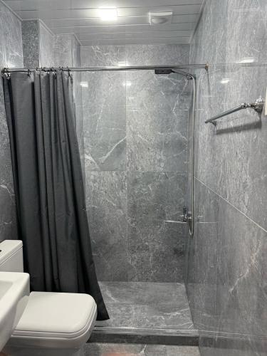 Ein Badezimmer in der Unterkunft Mony Hotel
