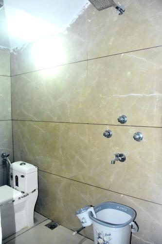 a bathroom with a toilet and a sink at Devansh Homestay in Ujjain
