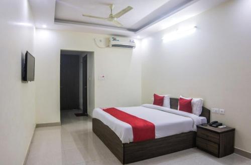 a bedroom with a bed and a ceiling fan at Hotel shivalaya in Haldwāni