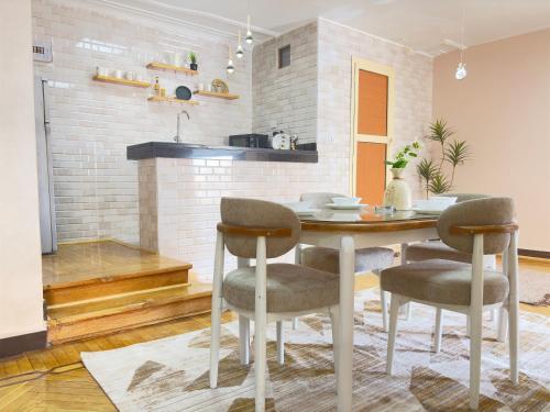 Η κουζίνα ή μικρή κουζίνα στο Joy Homes Mohandeseen - Families only