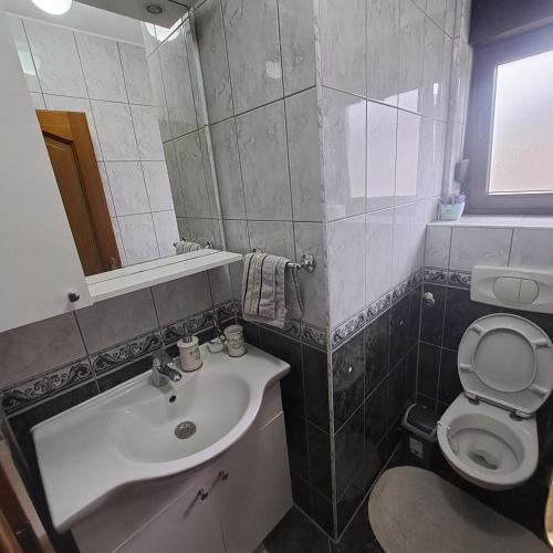 Kylpyhuone majoituspaikassa Villa Behić