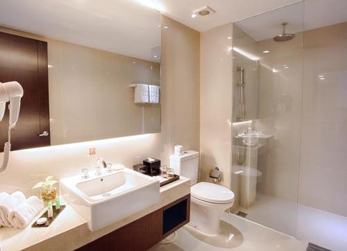 Kúpeľňa v ubytovaní The Alana Surabaya