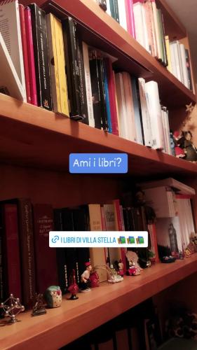 a book shelf filled with lots of books at Hotel Villa Stella in Cascia