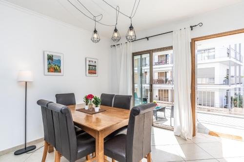 a dining room with a wooden table and chairs at Apartment Perola-superb Base In Historical Centre in Tavira
