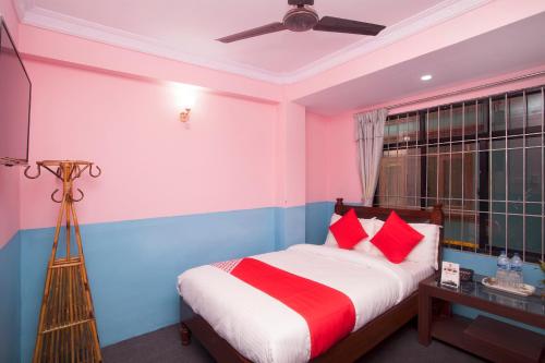 Postel nebo postele na pokoji v ubytování OYO 622 Hotel Khotang