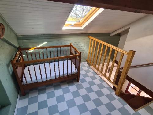 a room with two wooden stairs and a skylight at Gîte Charolais Burgundy in Mont-et-Marré