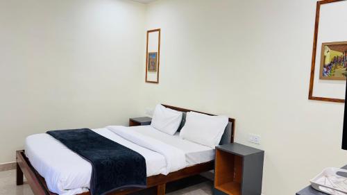 a bedroom with a bed in a room at Hidden doors apartment in Ooty