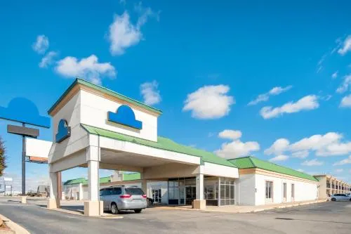 OYO Hotel Oklahoma City South I-35 and SE 29th in Norman