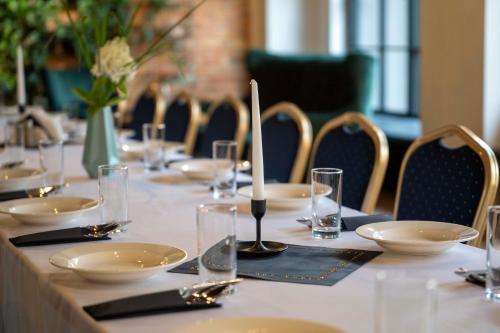 Lofft Hotelにあるレストランまたは飲食店