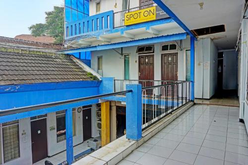 Balkón nebo terasa v ubytování OYO Life 1711 Serayu Sumbersari Residence