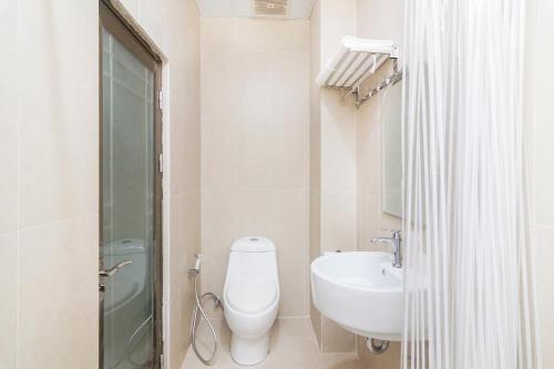 Un baño de Capital O 1867 Kara Guest House