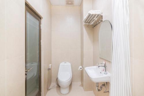 Un baño de Capital O 1867 Kara Guest House