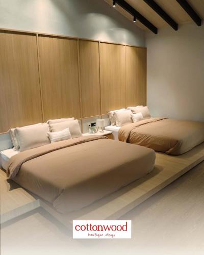 two beds are sitting in a room with at Cottonwood Yaputa Heated-Onsen Netflix Api-Unggun Karaoke PS4 in Sampal 2