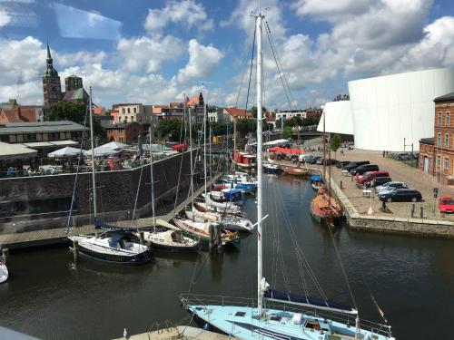 Výhled na řeku, která protéká v blízkosti hotelu