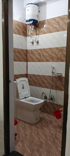 a bathroom with a toilet and a sink at Janki Paying Guest House in Ayodhya