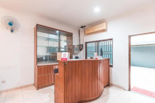 Кухня или мини-кухня в Hotel O Eden Guest House
