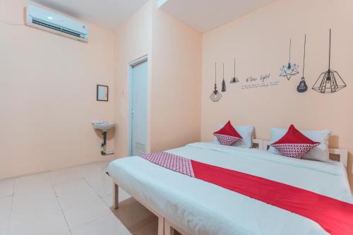 Кровать или кровати в номере Hotel O Eden Guest House